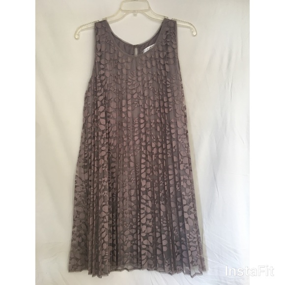 Max Studio Dresses & Skirts - Max Studio Sleeveless pleated lace swing dress